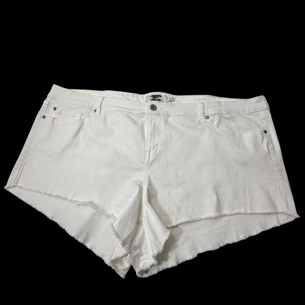 Torrid White Denim 5 Pocket Shorts NEW Raw Hem Women’s 26